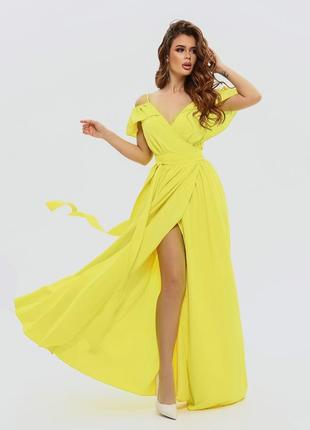 Желтое длинное платье с открытыми плечами1 фото