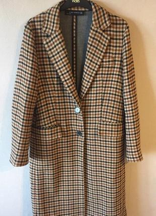 Стильное бежевое  шерстяное пальто в клетку zara