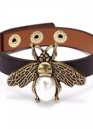 Женский кожаный браслет с пчелкой8 фото