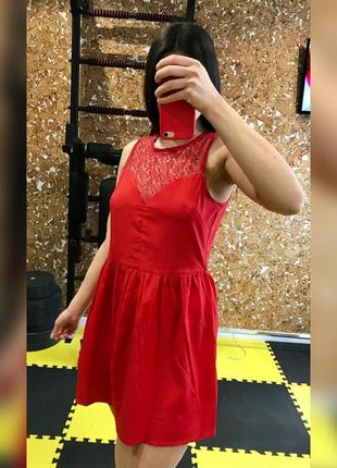Червона сукня з мереживом з пишною спідницею красивою спинкою2 фото