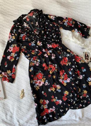 Платье в цветочек на запах