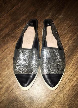 Стильные черно-серебристые женские туфли женские слипоны1 фото