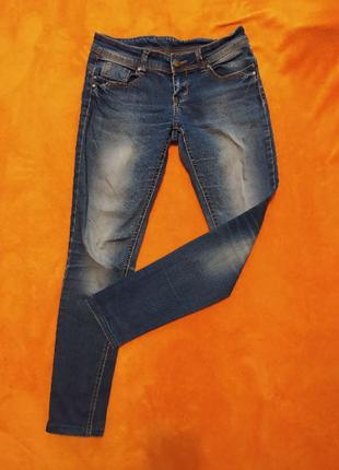 Актуальные зауженные женские джинсы с эффектом пуш ап сзади2 фото