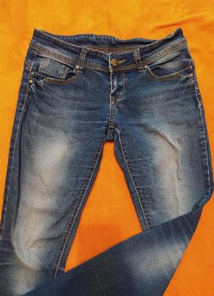 Актуальные зауженные женские джинсы с эффектом пуш ап сзади4 фото
