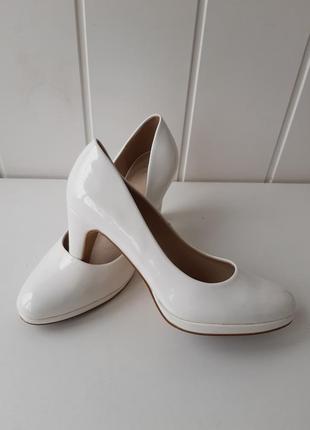 Лакированные белые туфли3 фото