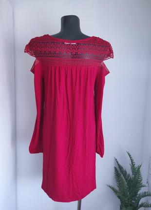 Червона сукня з мереживними плечима і довгим рукавом від by very8 фото