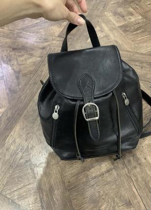 Чорний шкіряний рюкзак італія3 фото