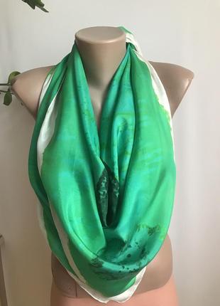 Тонкий яркий шелковый платок шов роуль