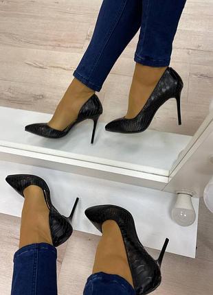 Туфлі шпилька