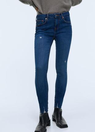 Джинсы синие рваные внизу, zara, р.36
