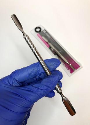 Лопатка, шабер, пушер інструмент для манікюру.