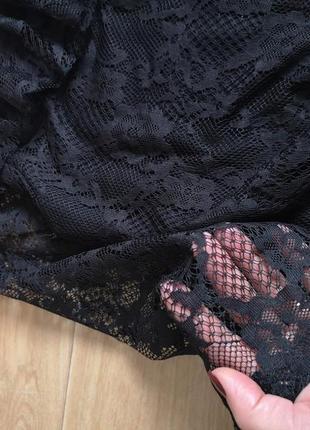 Красивая кружевная блуза с воланом гипюровая черная4 фото