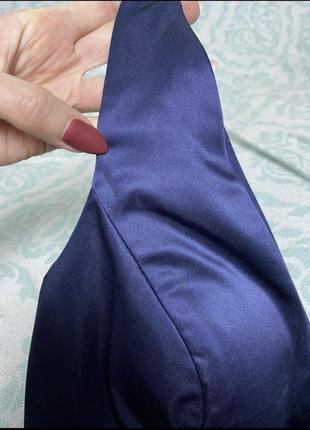 Темно-синє плаття з пишною асиметричною спідницею зі шлейфом10 фото