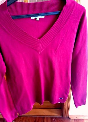 Фирменный свитер, выполненный в камбодже