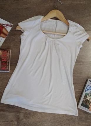 Футболка светло бежевого цвета, размер 42