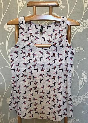 Дуже гарна і стильна брендовий блузка в пташок.