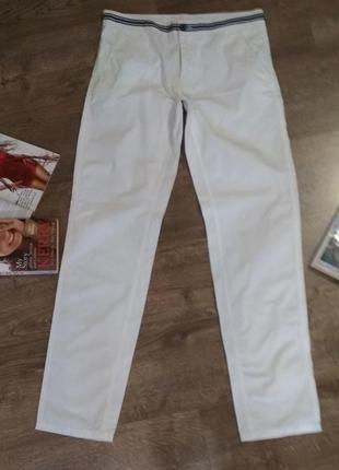 Белые мужские брюки oodji, размер м1 фото