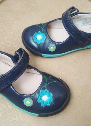 Туфельки шкіряні туфлі для дівчинки clarks 19-20 р)