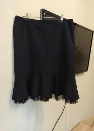 Красивая черная юбка с воланами
