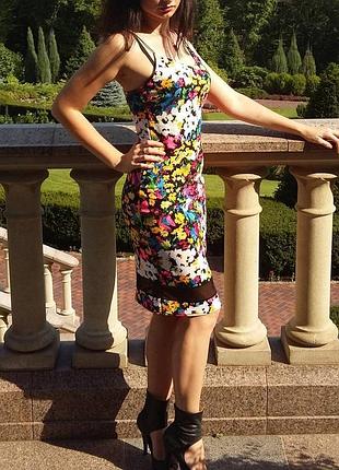 Яскраве ефектне плаття