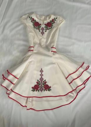 Сукня з вишивкою