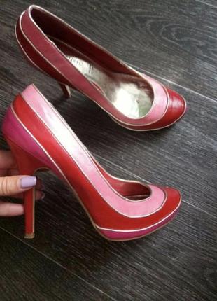 Яркие туфли на высоком каблуке размер 39