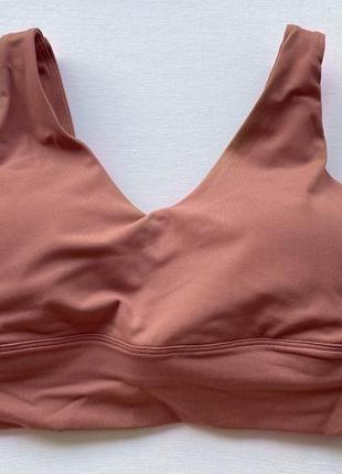 Спортивний топ з чашками