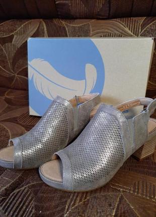 Босоніжки clarks