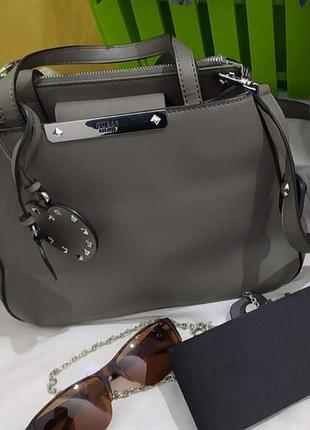 Сумка guess серая.