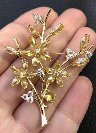 Нарядная брошь с кристаллами цветы гамамелиса brbf1118523 фото