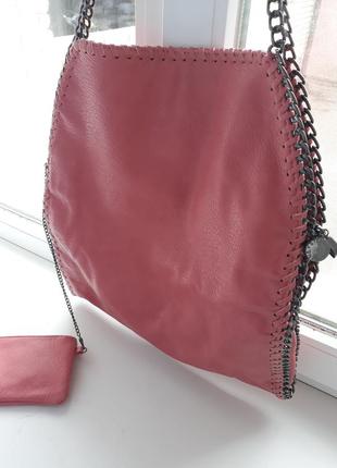 Кожаная объёмная сумка розового цвета3 фото