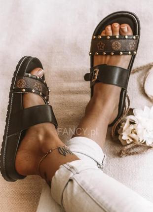 Шльопанці під бренд lуи vітоn