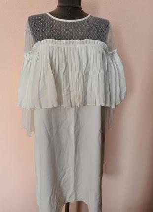 Біле ошатнішою плаття 16-18