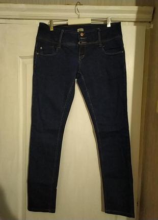 Джинсы