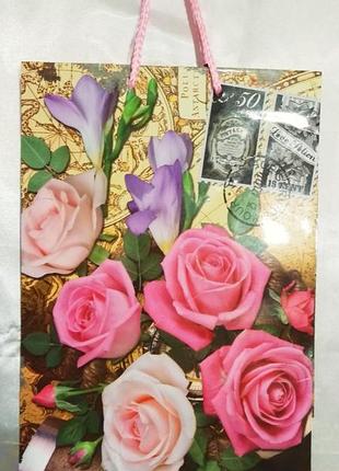 Подарунковий пакет для упаковки подарунка.