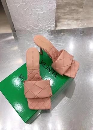 Босоніжки