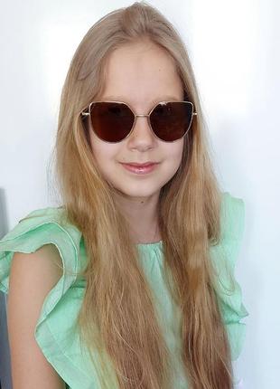 Солнцезащитные очки в коричневом цвете для девочки 7-12лет5 фото