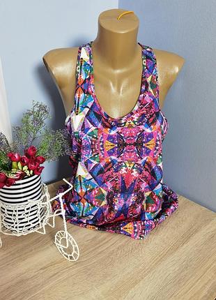 Майка спортивная интересного дизайна размера 12/m-l