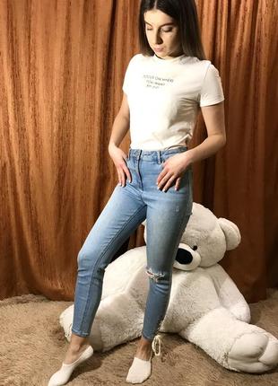 Светлые потертые джинсы authentic denim