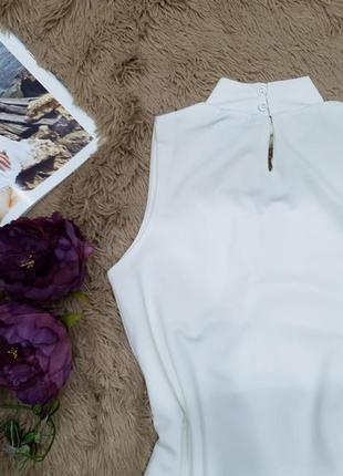 Белое мини платье туника свободного кроя чокер вырез boohoo6 фото