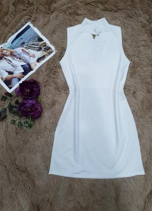 Белое мини платье туника свободного кроя чокер вырез boohoo8 фото