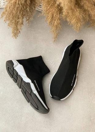 Кросівки чорні шкарпетки на білій підошві