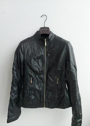 Легка куртка з шкірозамінника