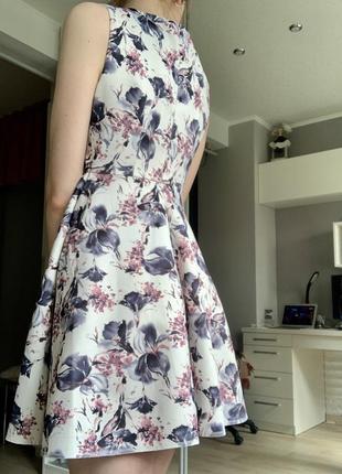 Платье в цветочный принт5 фото