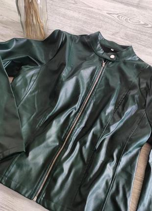Зелена куртка піджак з тоненької екошкіри3 фото