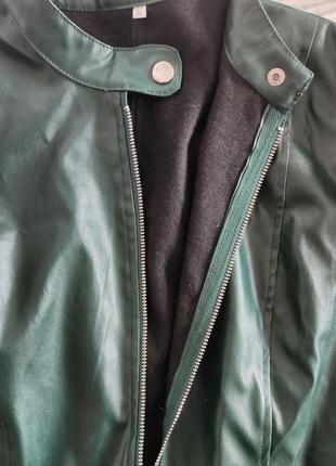 Зелена куртка піджак з тоненької екошкіри4 фото