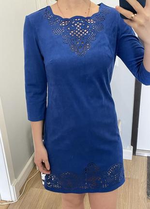 Гарне плаття в трендовому відтінку синього кольору10 фото