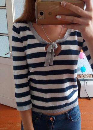 Смугастий топ з вирізом серцем