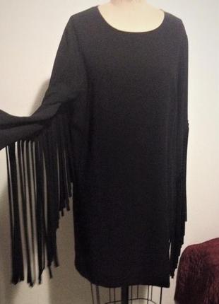 Маленькое черное платье с летящей бахромой по спинке и рукавам s-m7 фото