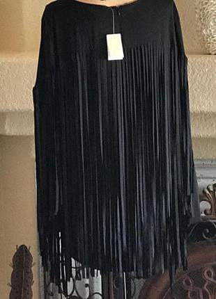 Маленькое черное платье с летящей бахромой по спинке и рукавам s-m4 фото